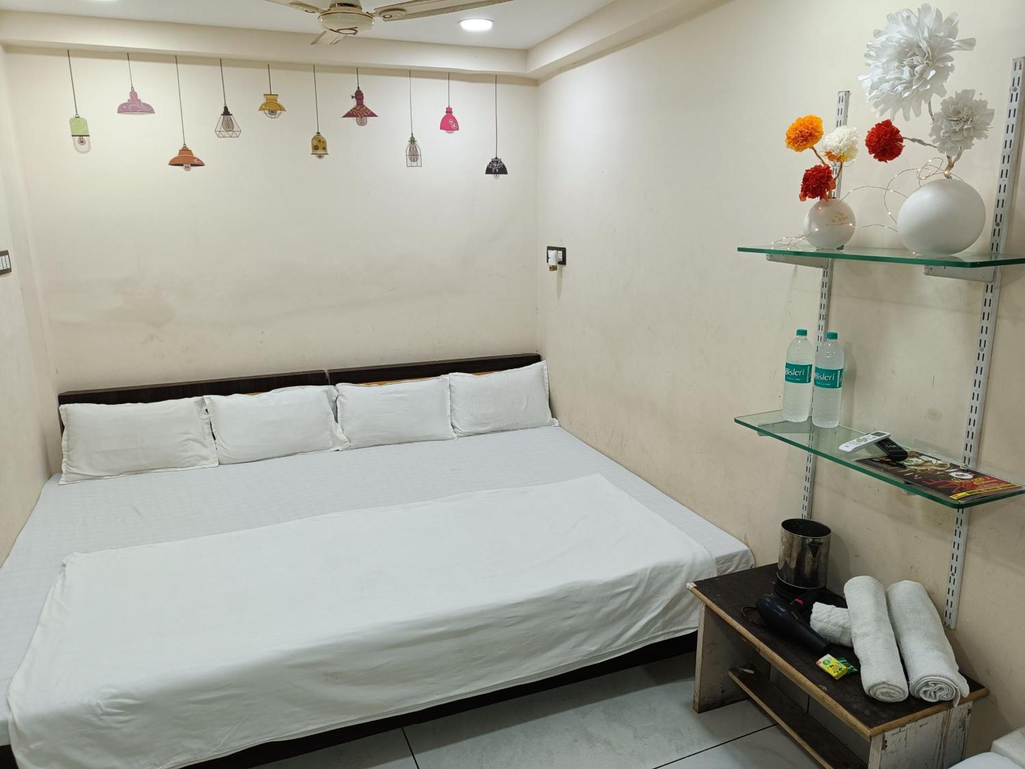 Hotel S Tower Ujjain Eksteriør billede