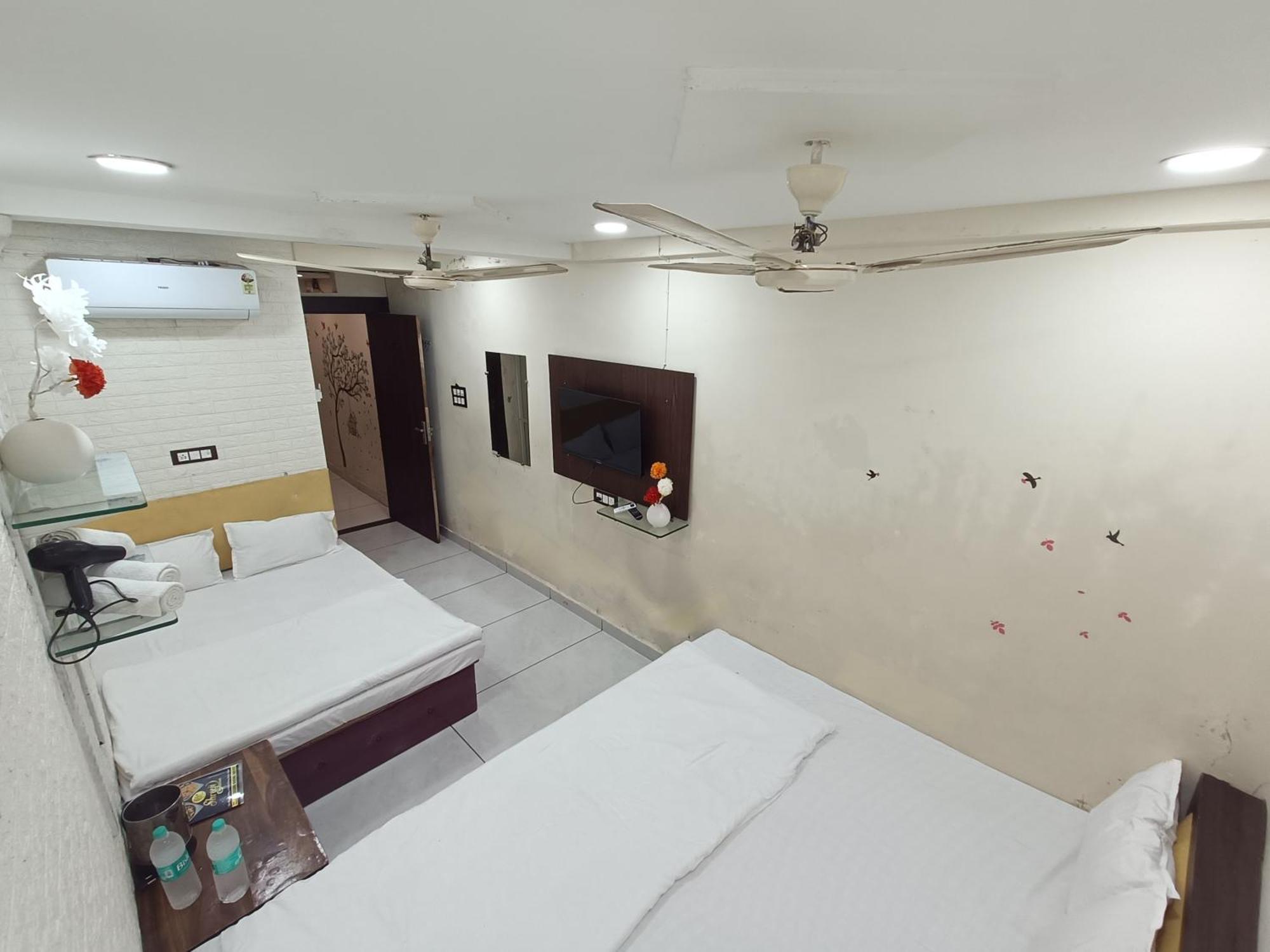 Hotel S Tower Ujjain Eksteriør billede