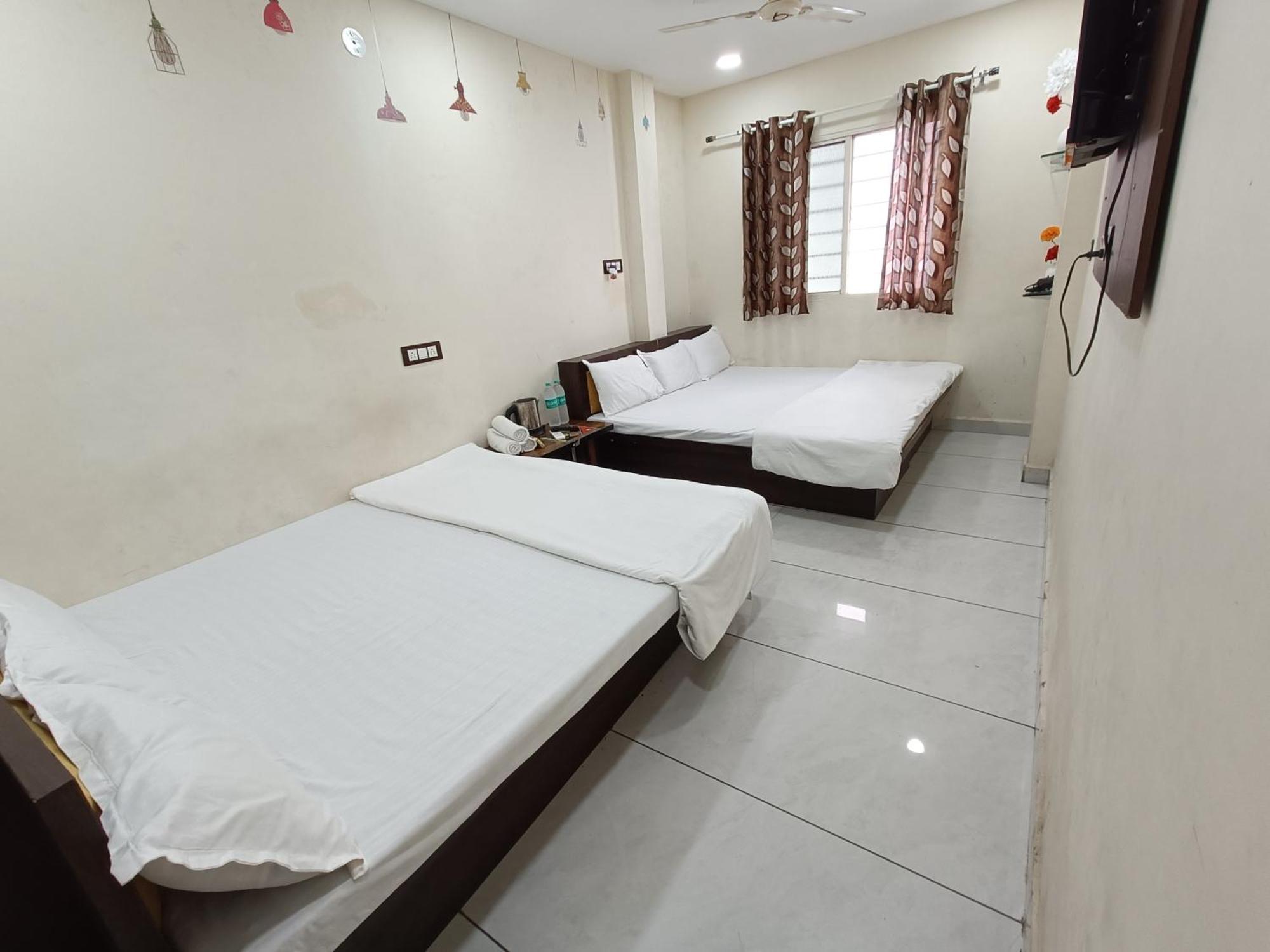 Hotel S Tower Ujjain Eksteriør billede