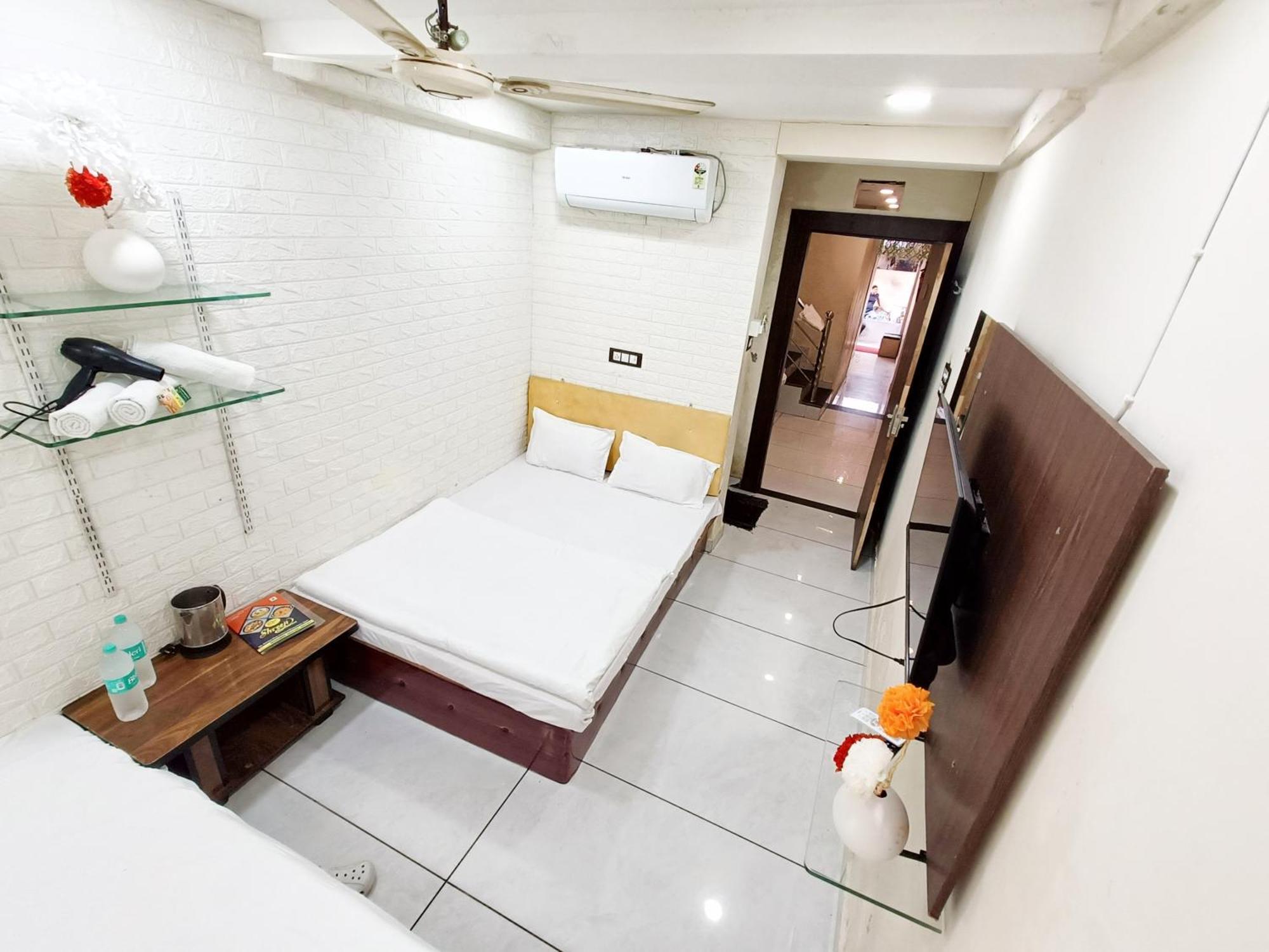 Hotel S Tower Ujjain Eksteriør billede