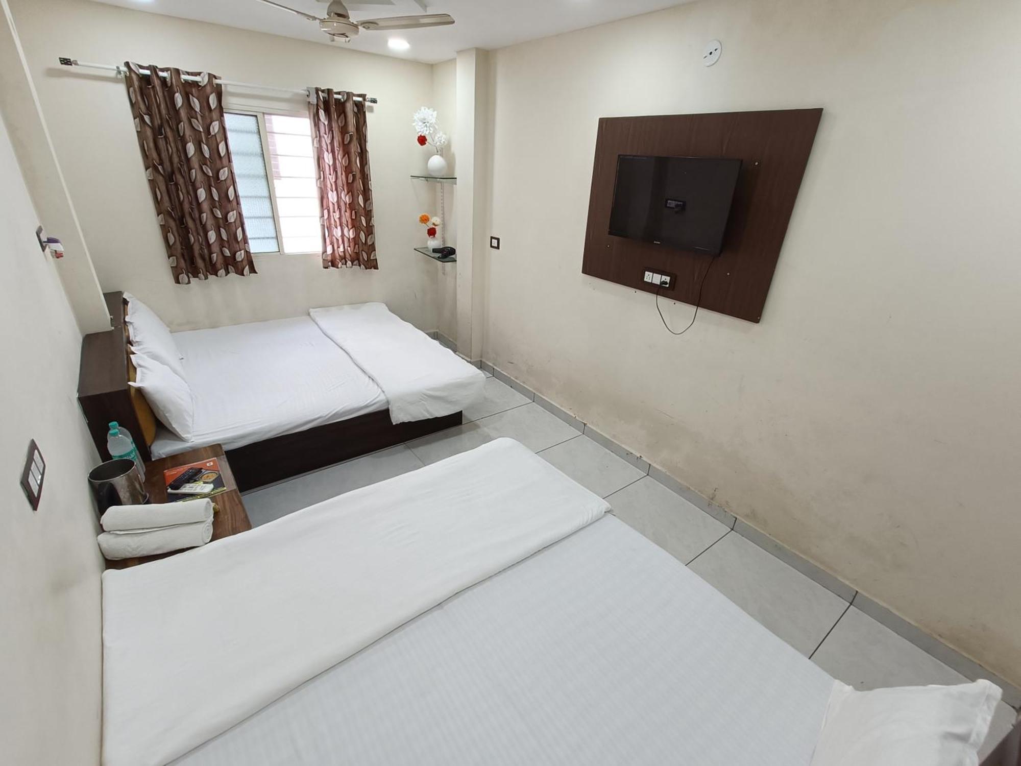 Hotel S Tower Ujjain Eksteriør billede