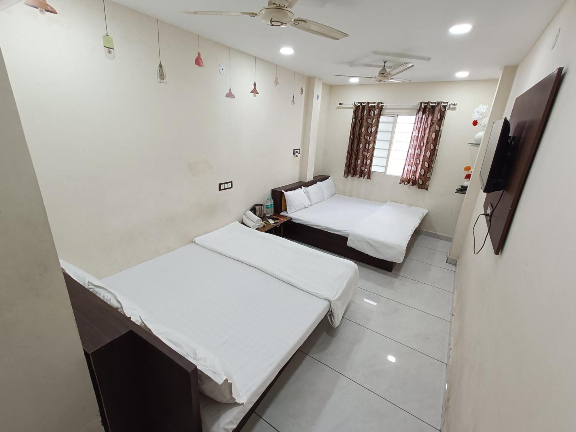 Hotel S Tower Ujjain Eksteriør billede