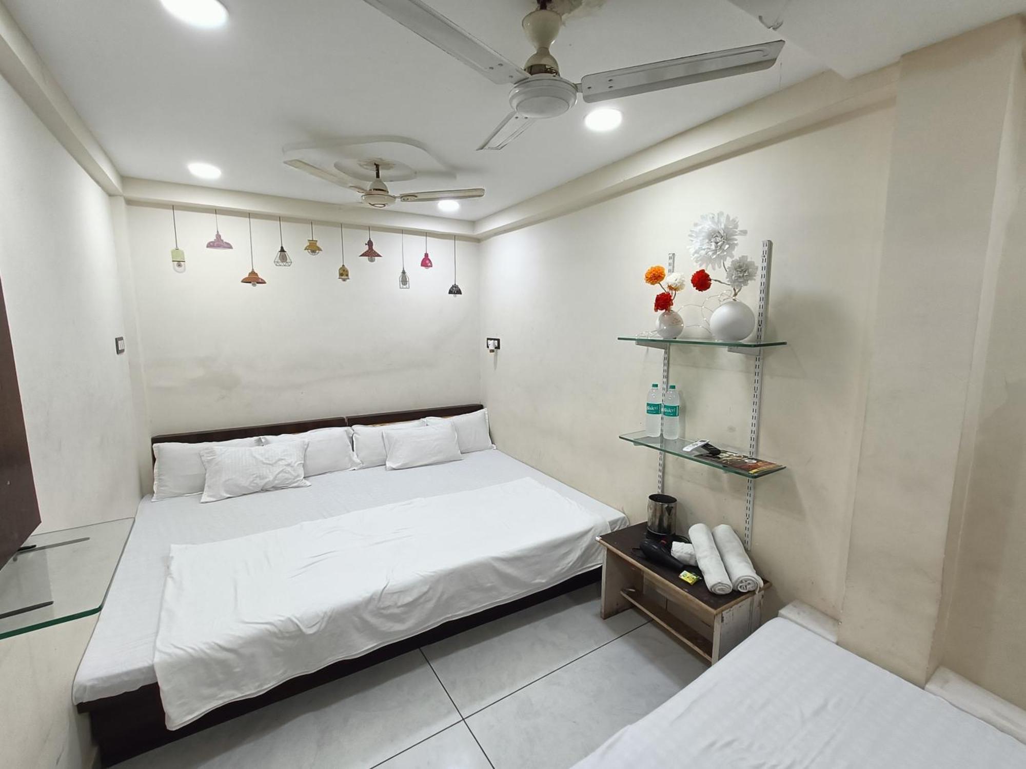 Hotel S Tower Ujjain Eksteriør billede