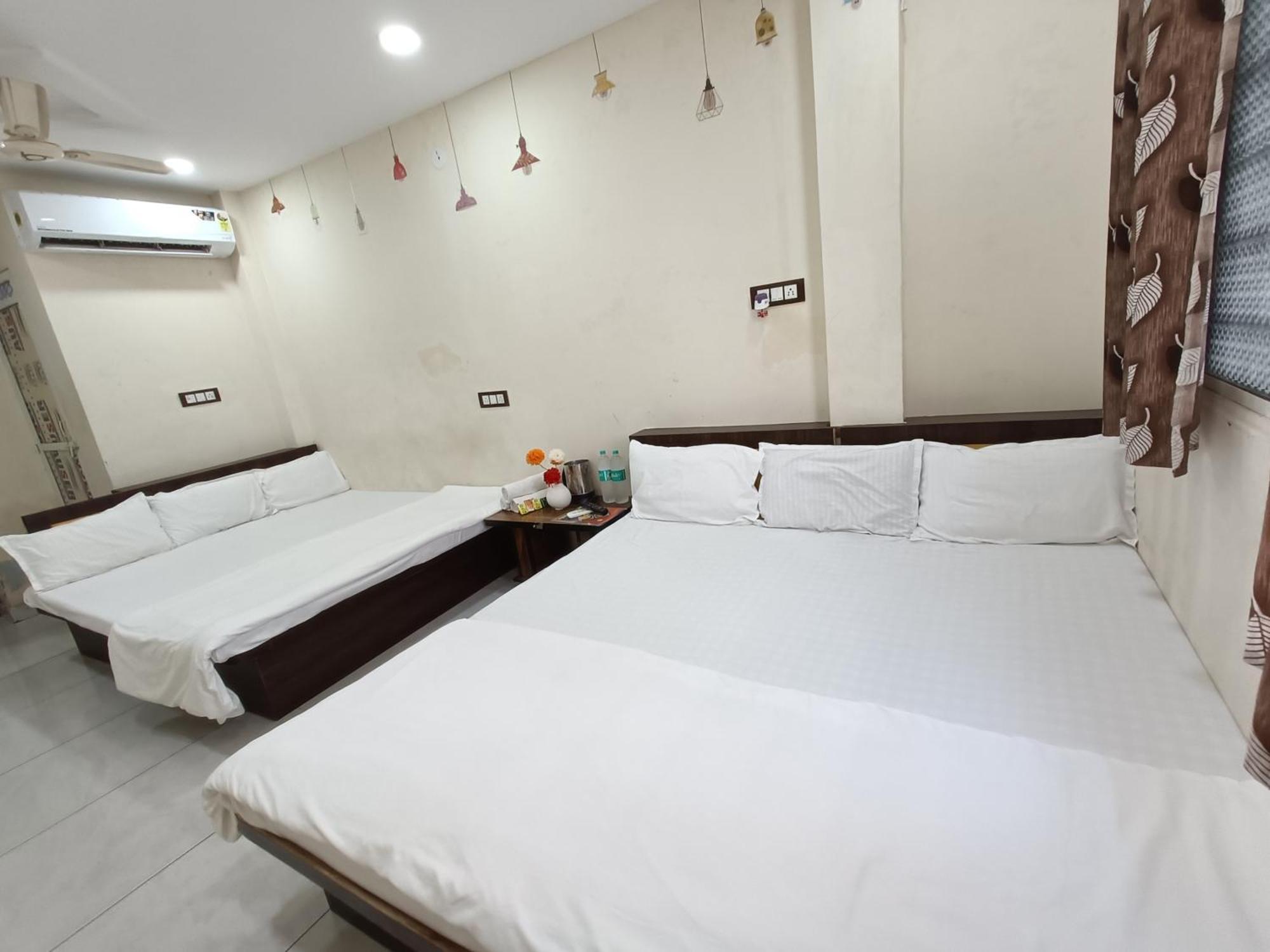 Hotel S Tower Ujjain Eksteriør billede