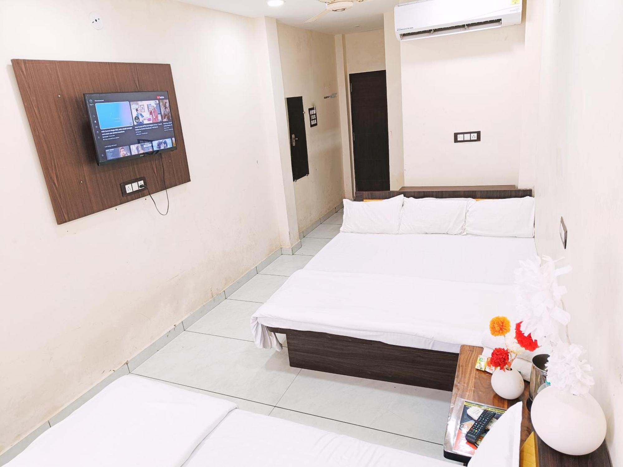 Hotel S Tower Ujjain Eksteriør billede