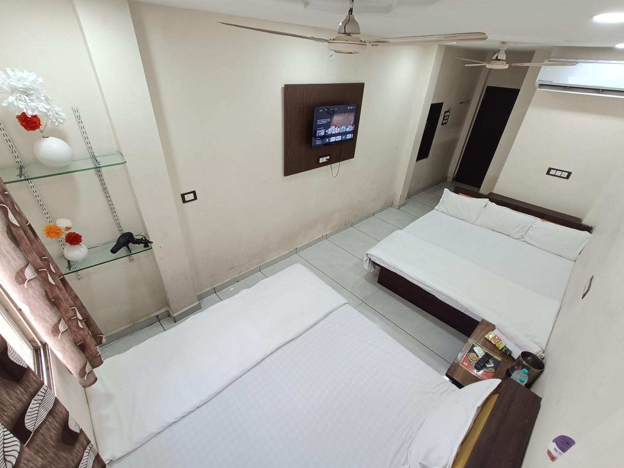 Hotel S Tower Ujjain Eksteriør billede