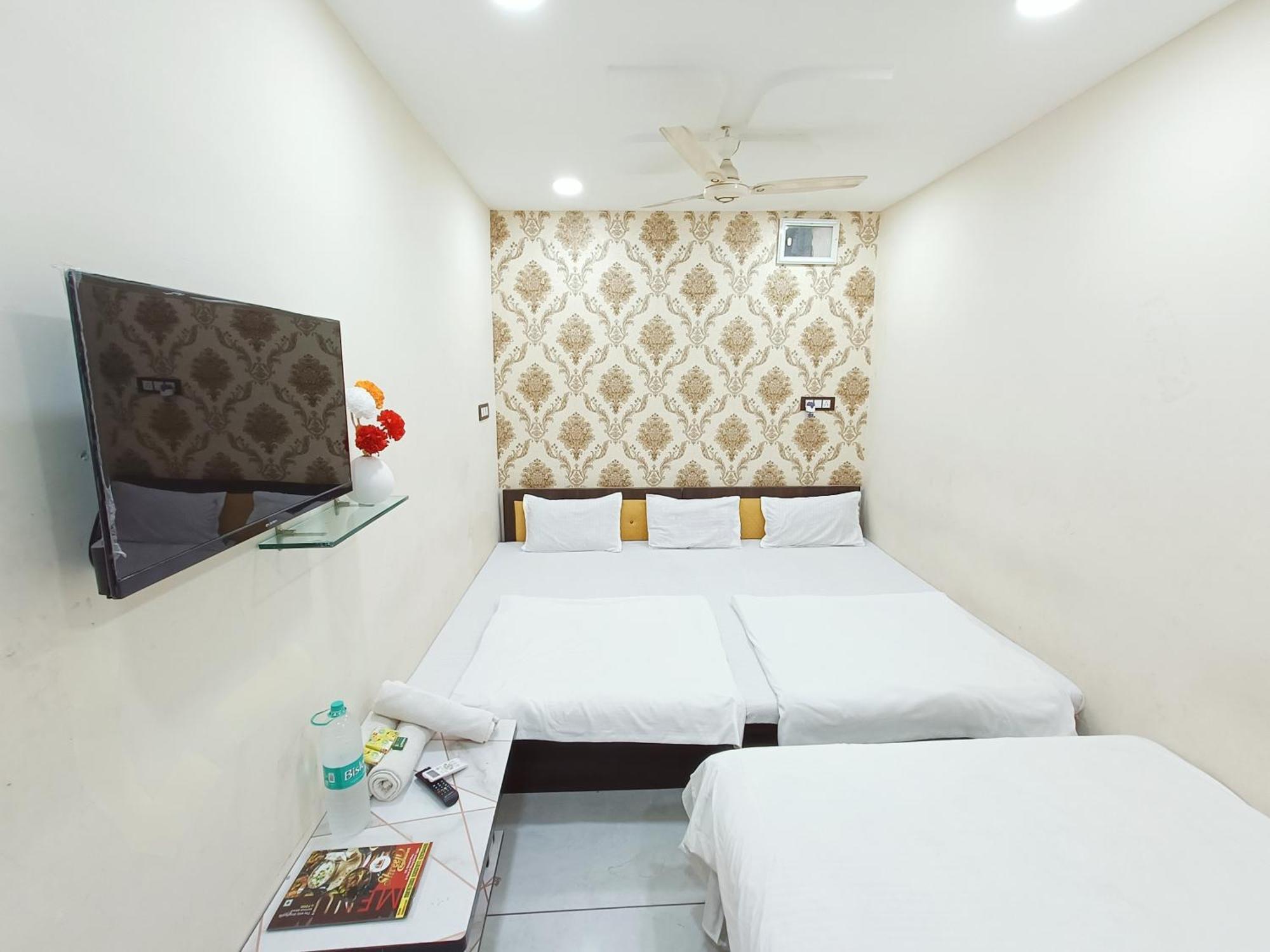 Hotel S Tower Ujjain Eksteriør billede
