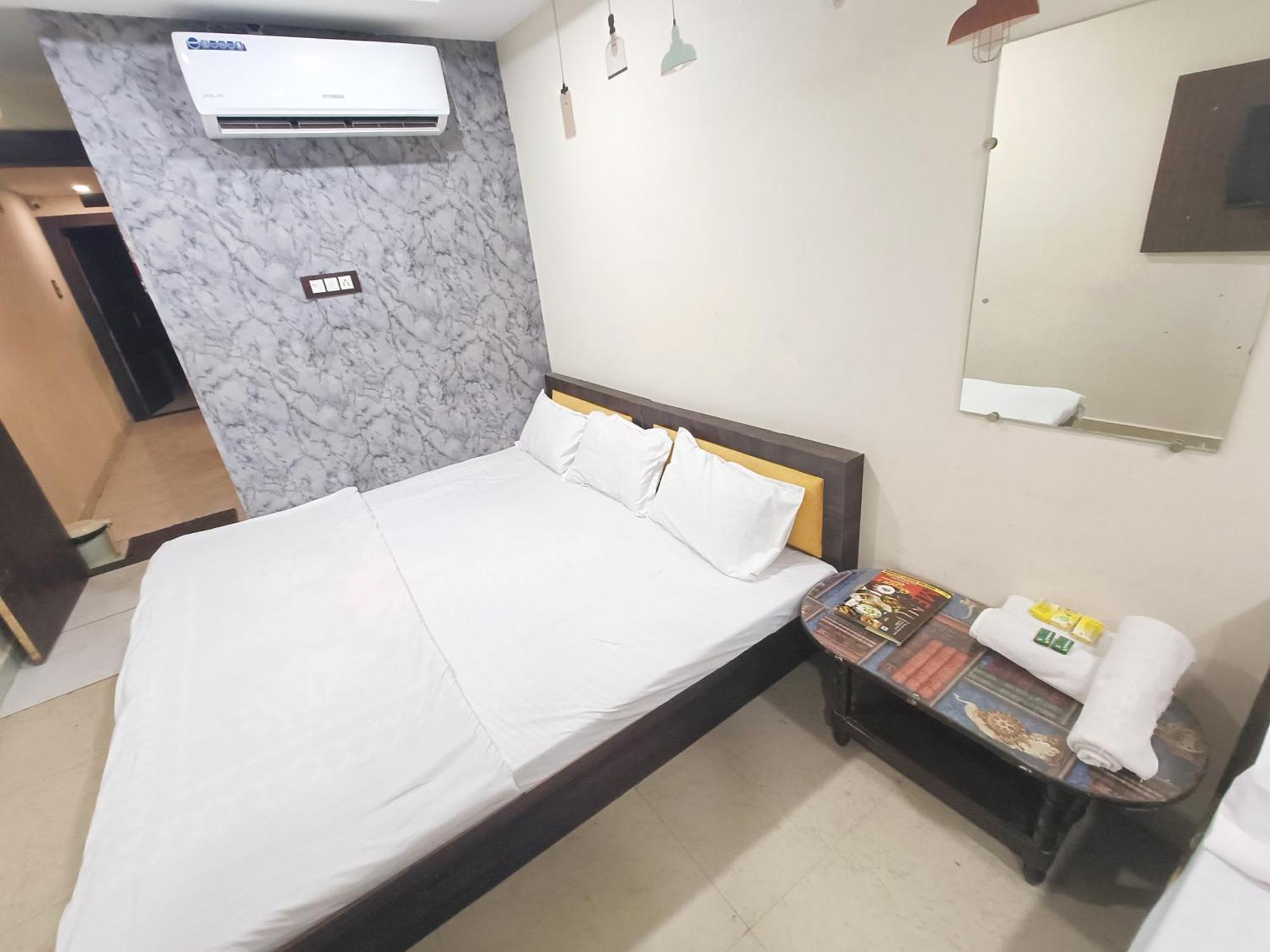 Hotel S Tower Ujjain Eksteriør billede
