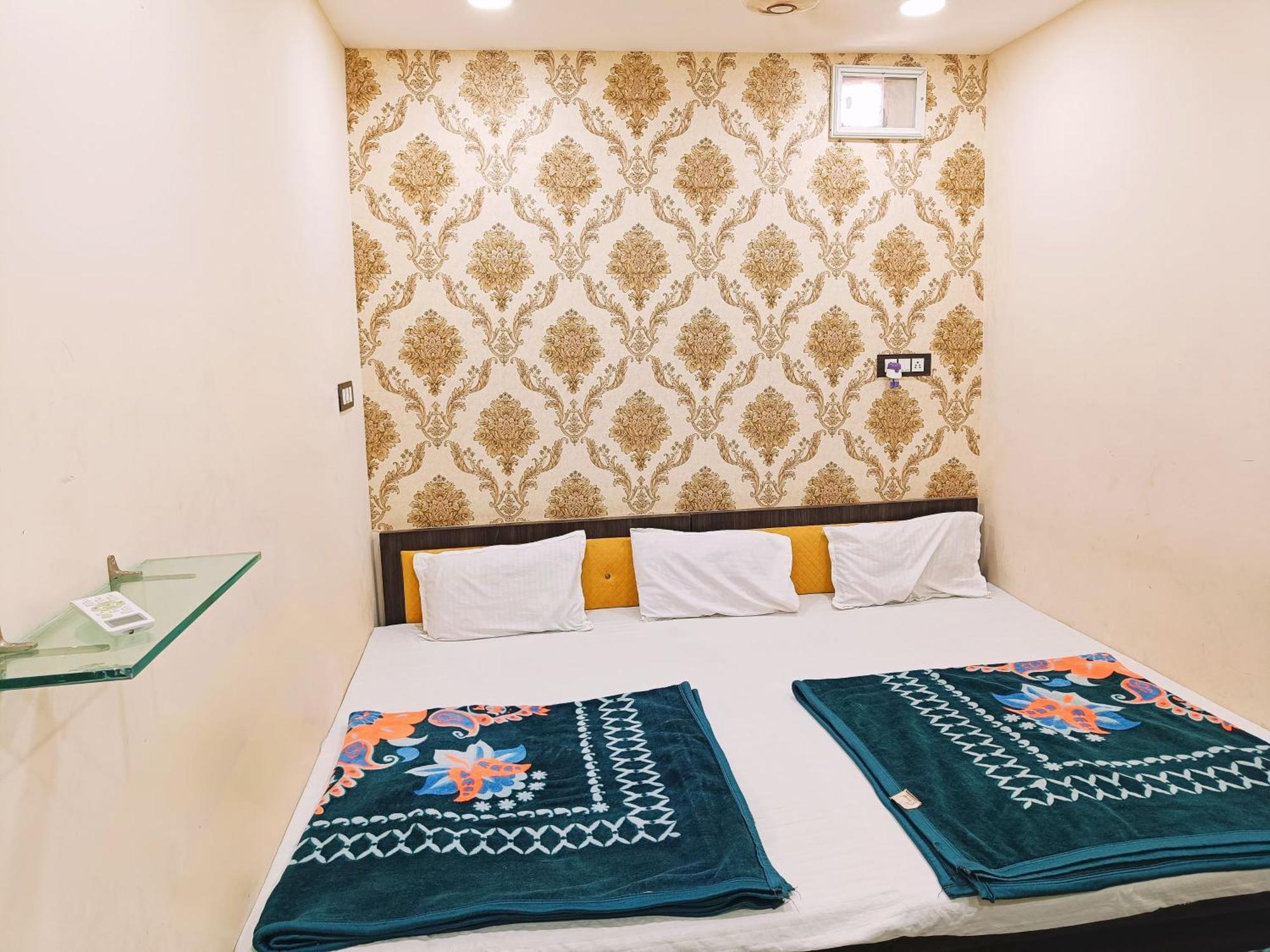 Hotel S Tower Ujjain Eksteriør billede