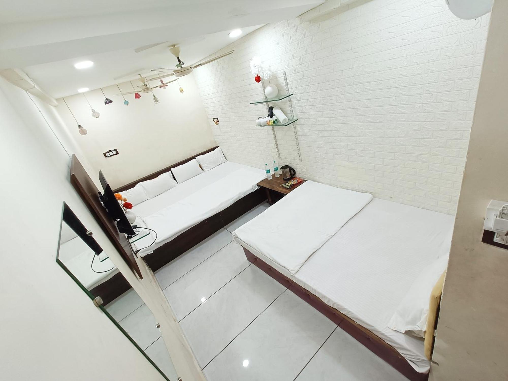 Hotel S Tower Ujjain Eksteriør billede